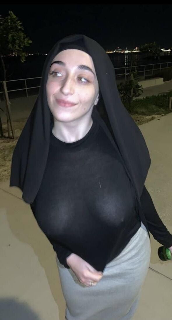 Bougnoules en hijab transparent a violer (French Arab MILF Porn)