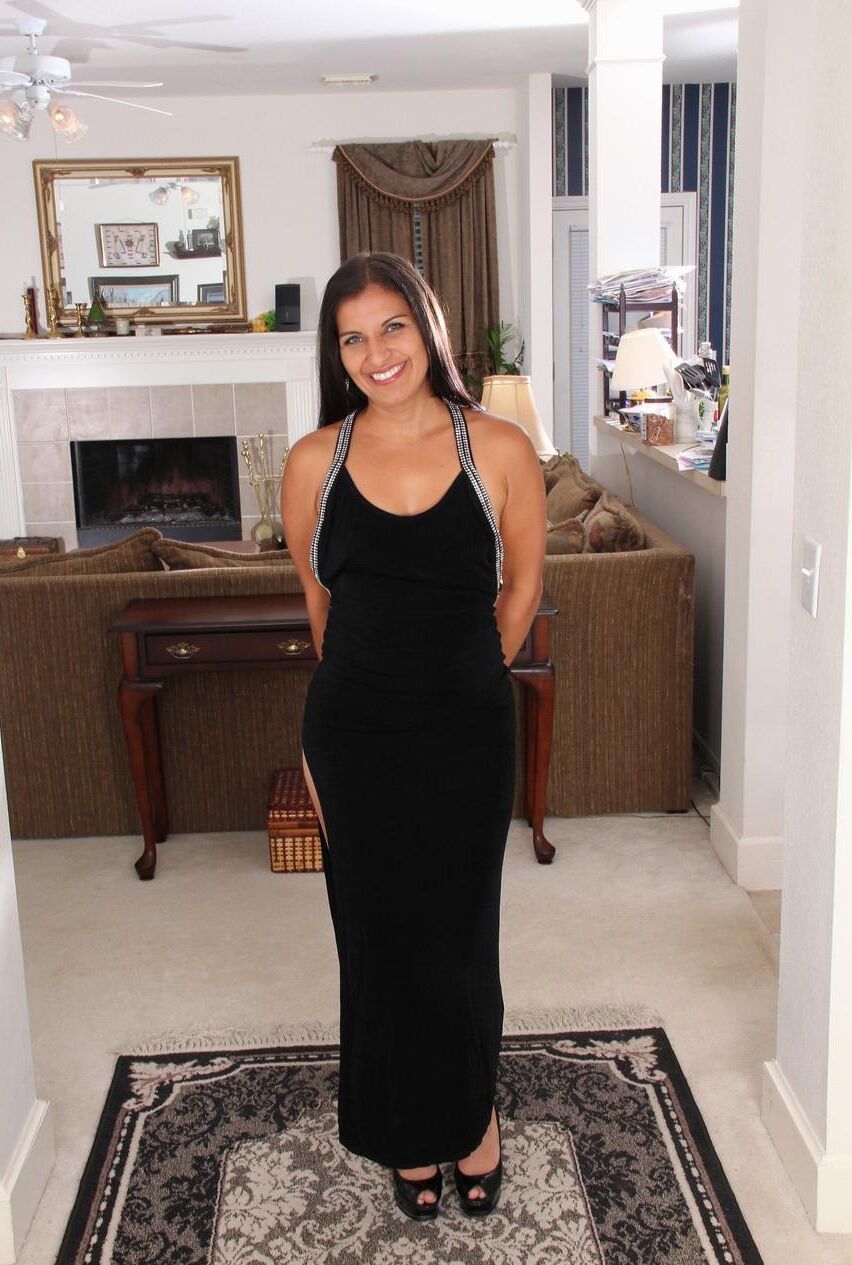 Mature latina with a trimmed pussy saffron leblanc