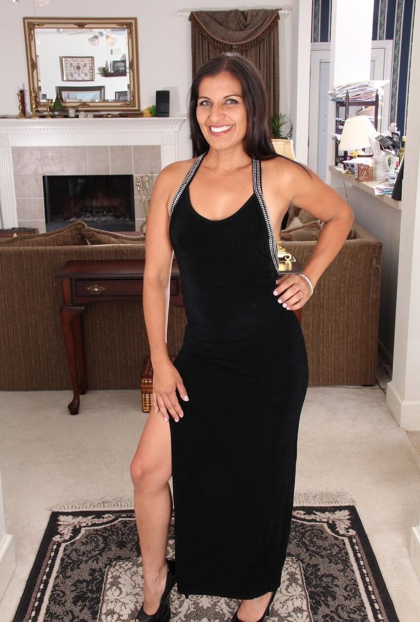Mature latina with a trimmed pussy saffron leblanc