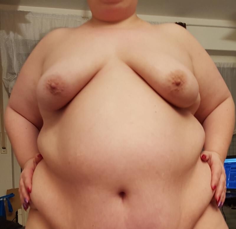 Schamlose SSBBW Fettsau nackt 