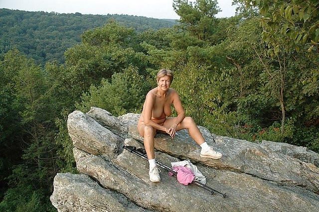 Amateur Gilf Showoff Amy
