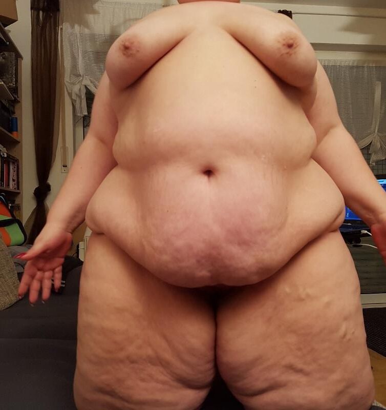 Schamlose SSBBW Fettsau nackt 