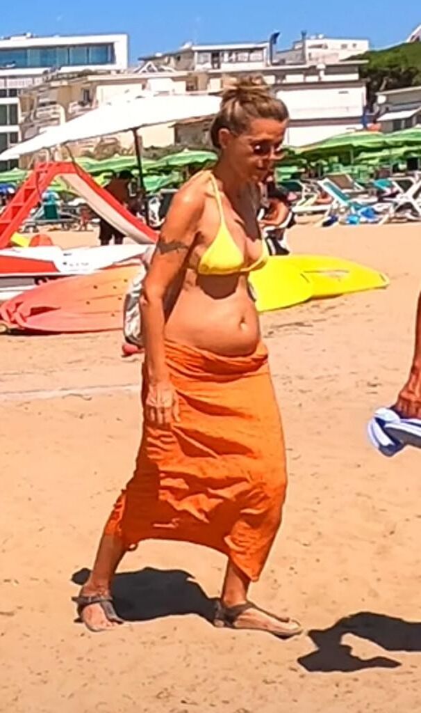Bikinimature with nice belly!