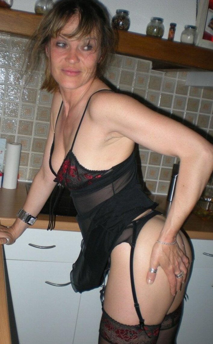  Milfs and mothers 