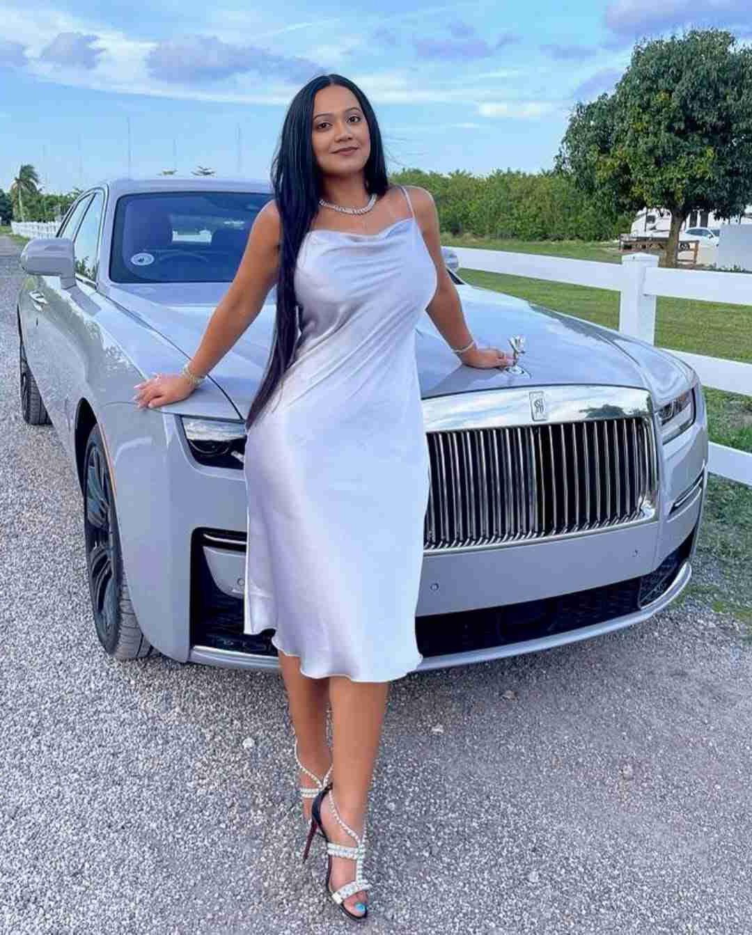 Any ID of this amateur Indian MILF gone wild ?