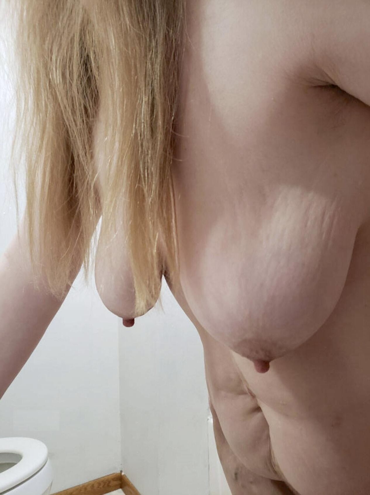 Tits So Sagging Her Nipples Point Down