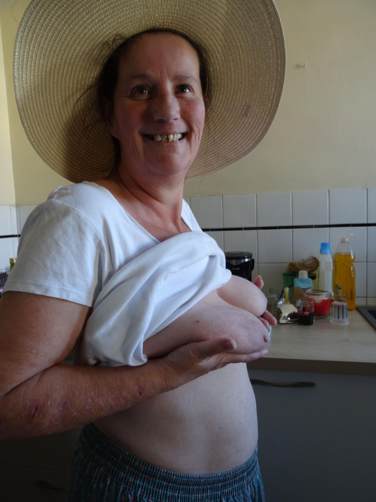 Chubby granny Nicole with hat big tits HD