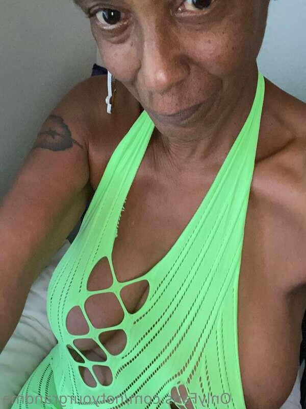 Sexy Jamacian Granny!