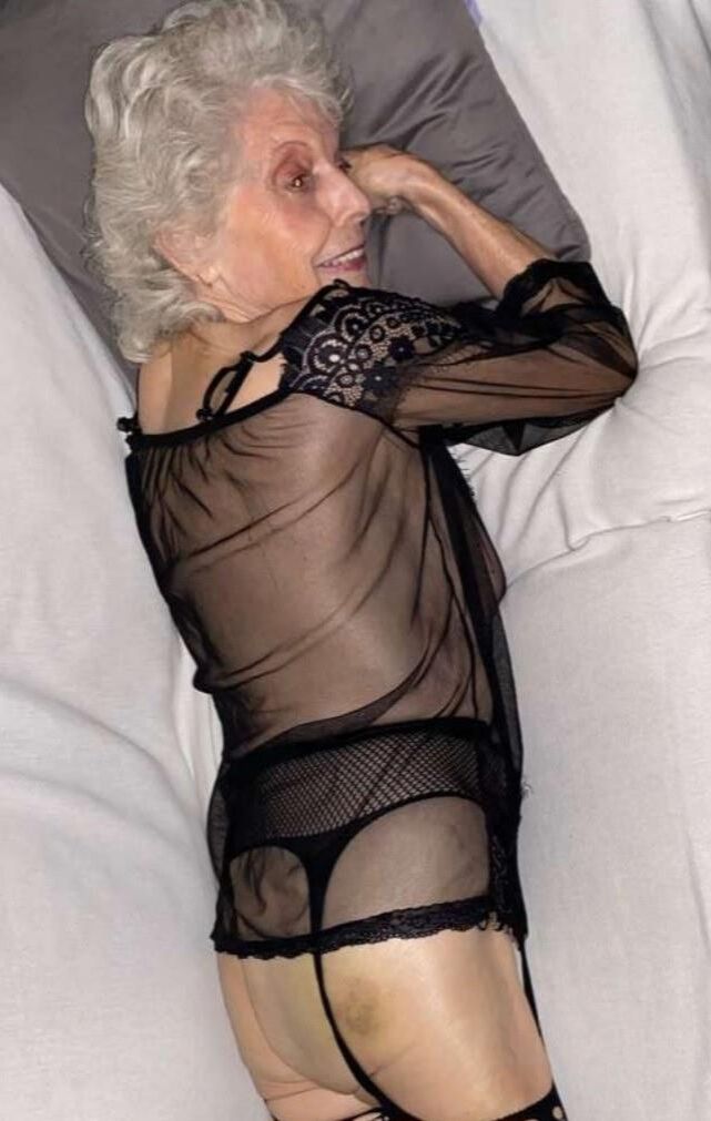 Sexy Matures & Grannys