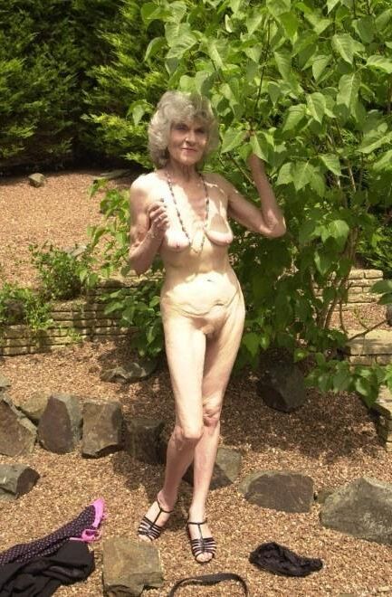  Sexy Matures & Grannys