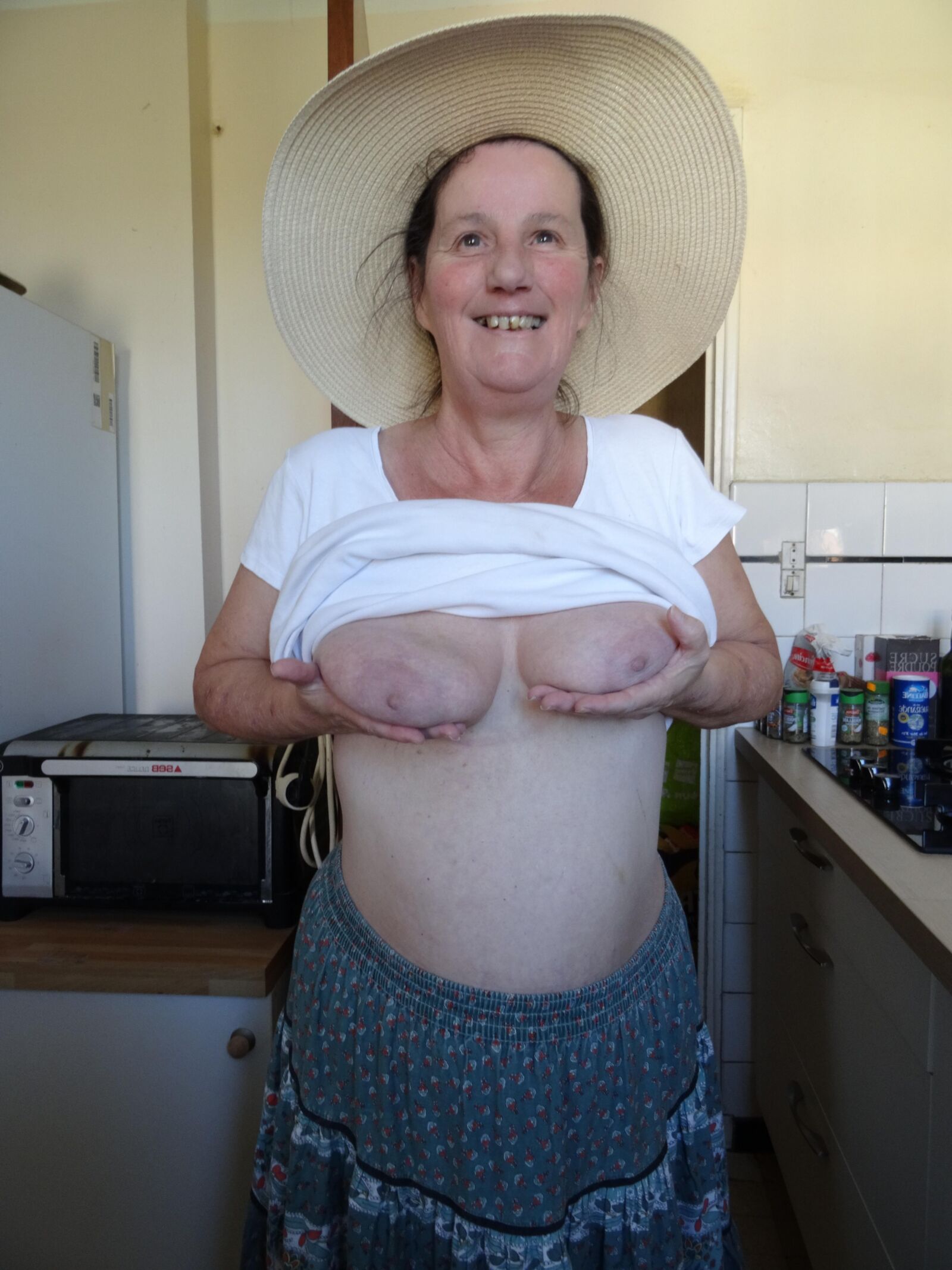 Chubby granny Nicole with hat big tits HD