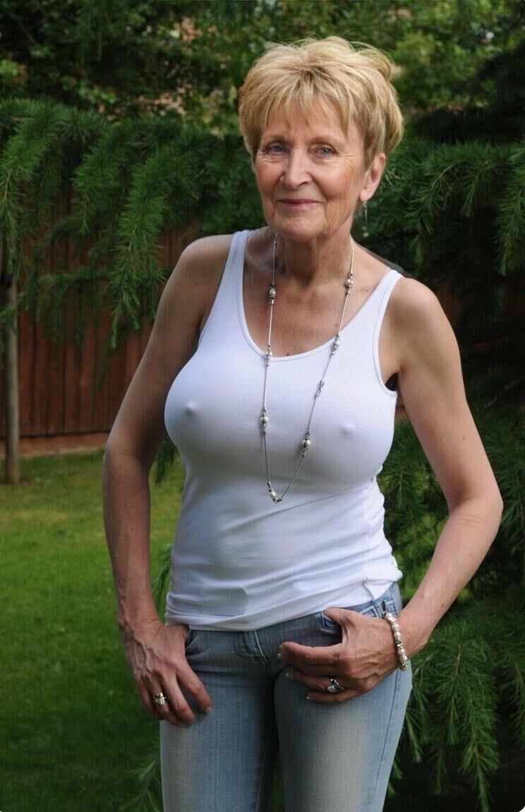 Granny Milf see throut 