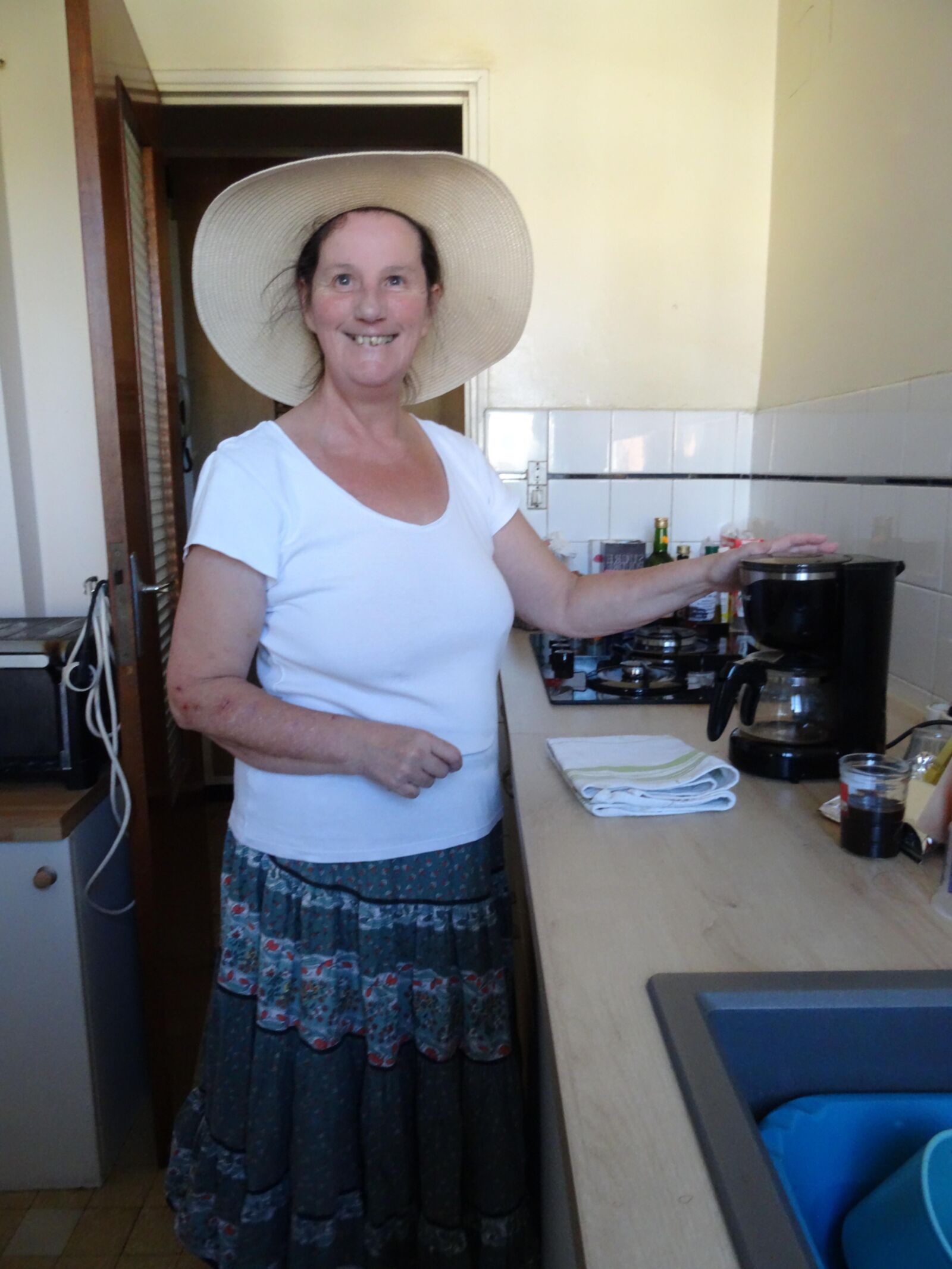 Chubby granny Nicole with hat big tits HD