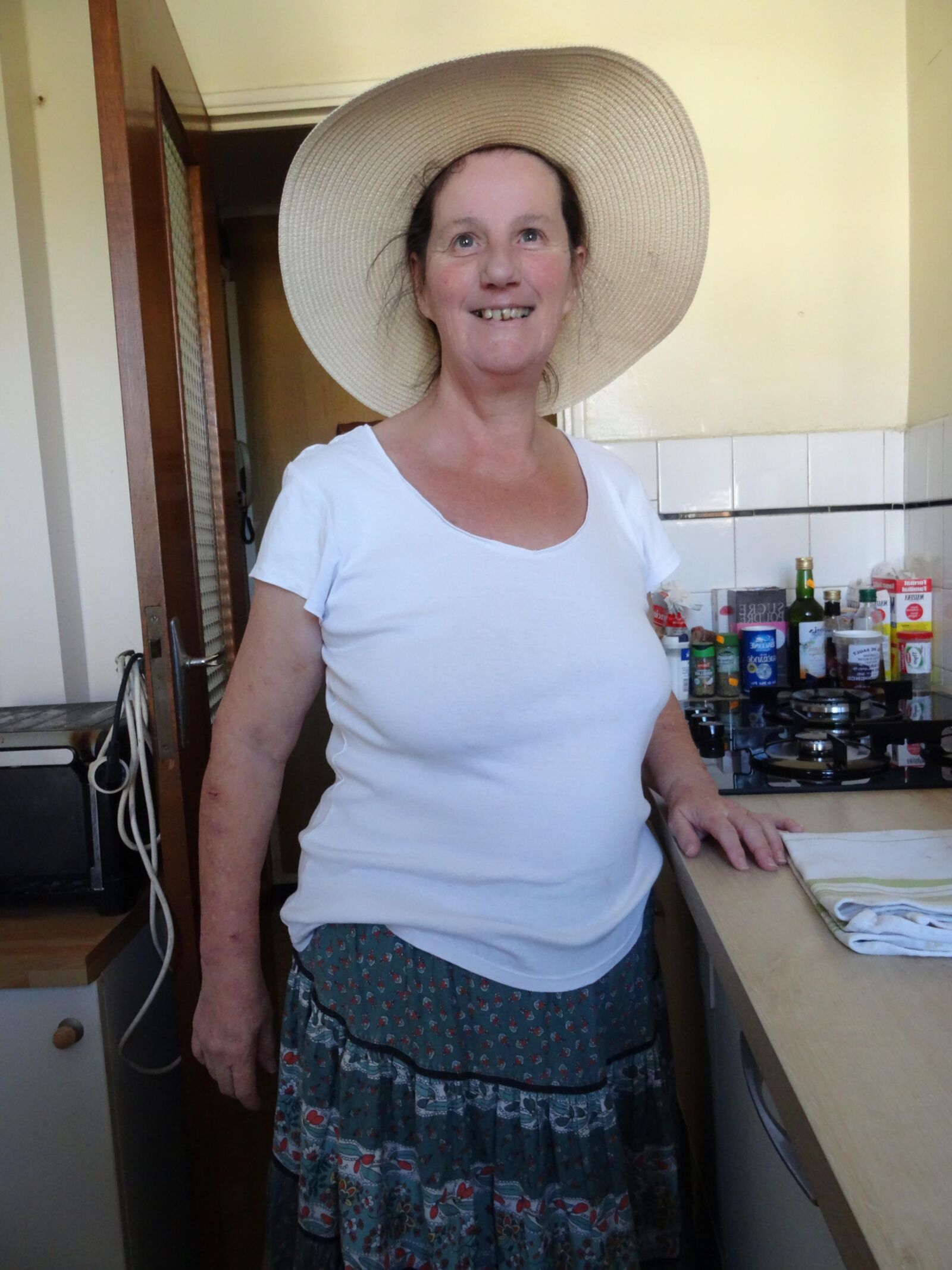 Chubby granny Nicole with hat big tits HD