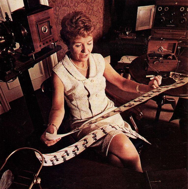 NOELE GORDON