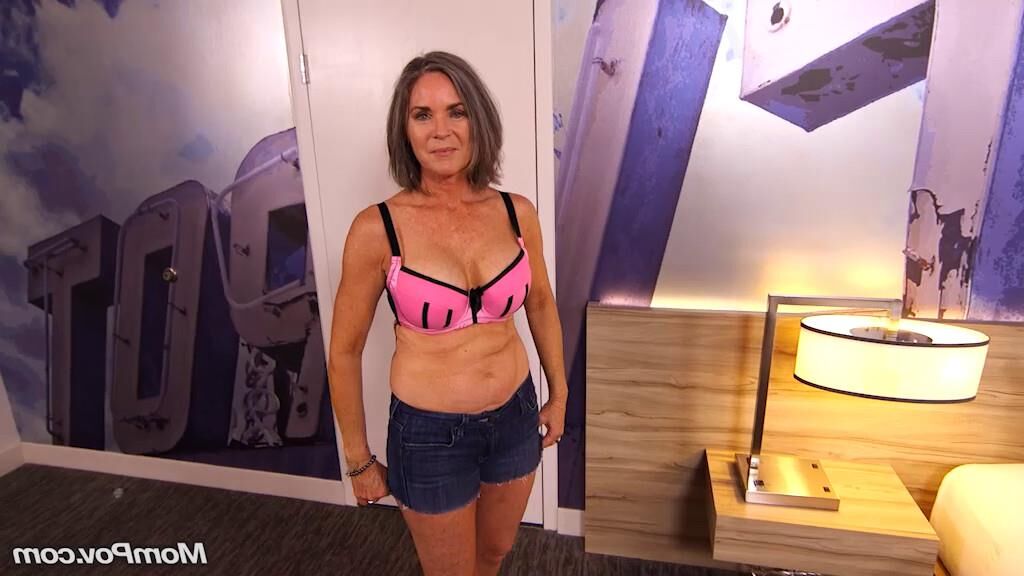 MomPov Livia