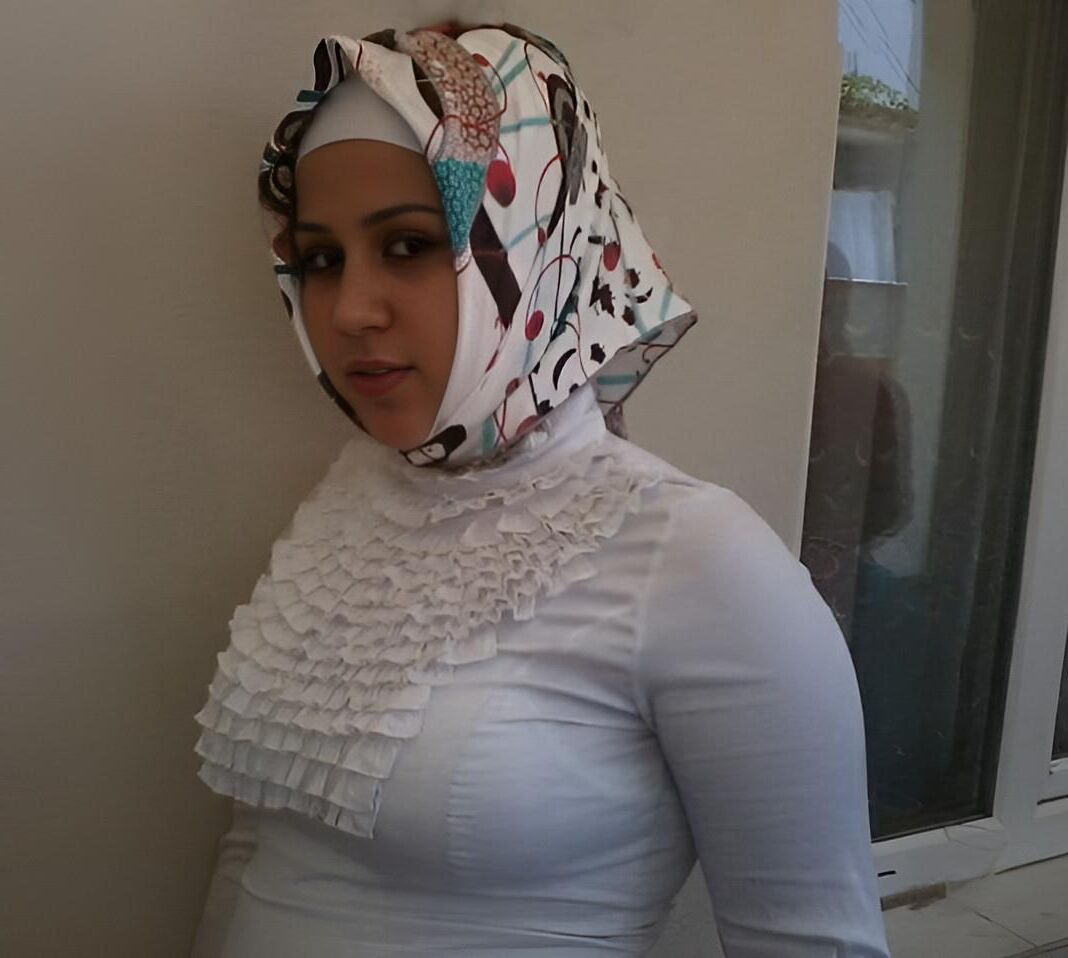 VINTAGE TURKISH HIJAB SEXSI PHOTO 