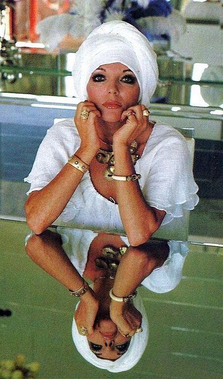 JOAN COLLINS