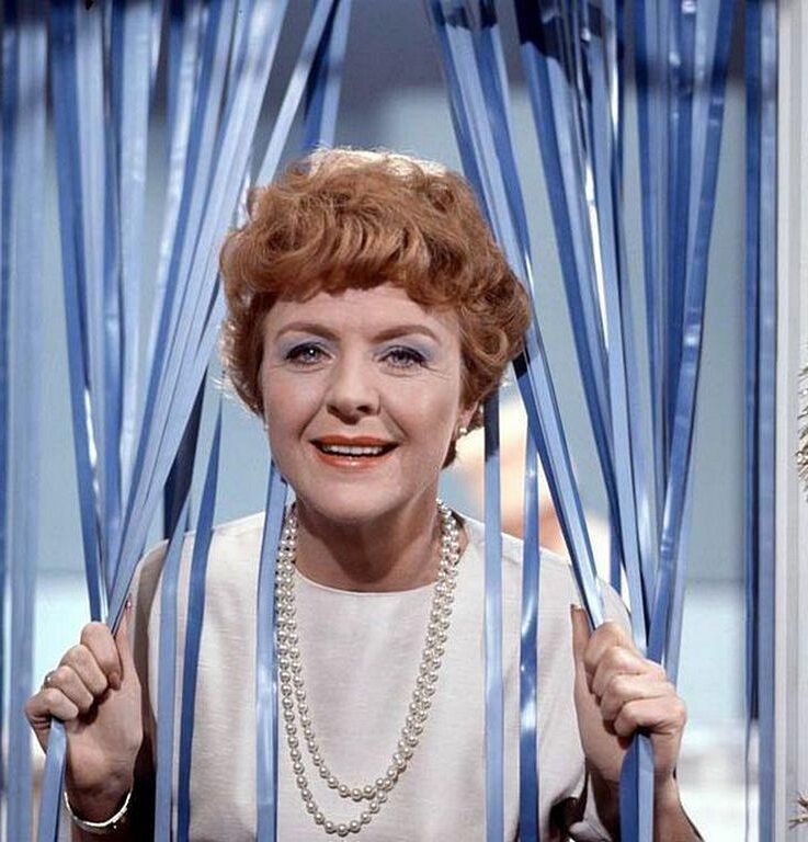 NOELE GORDON