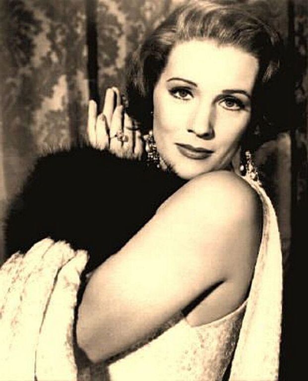 JULIE ANDREWS