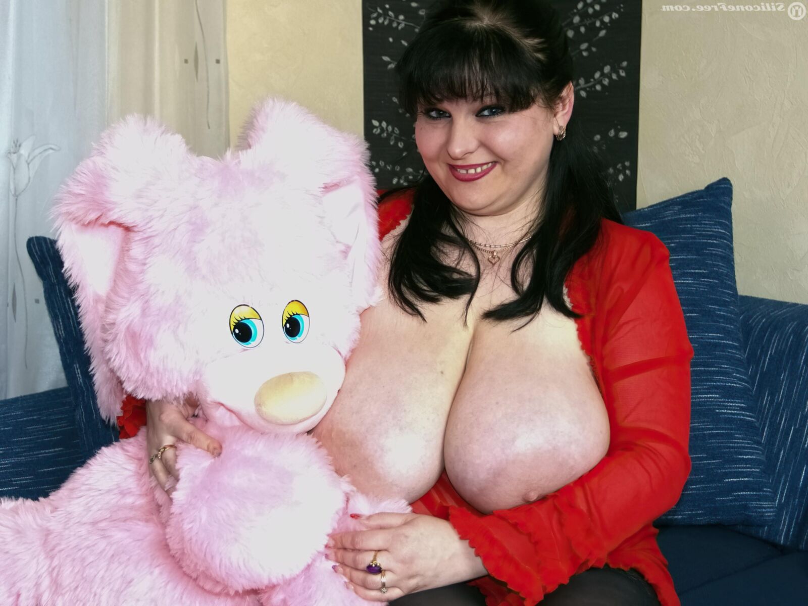 Nothing But MILFs . Xinsha. Big mummy breasts