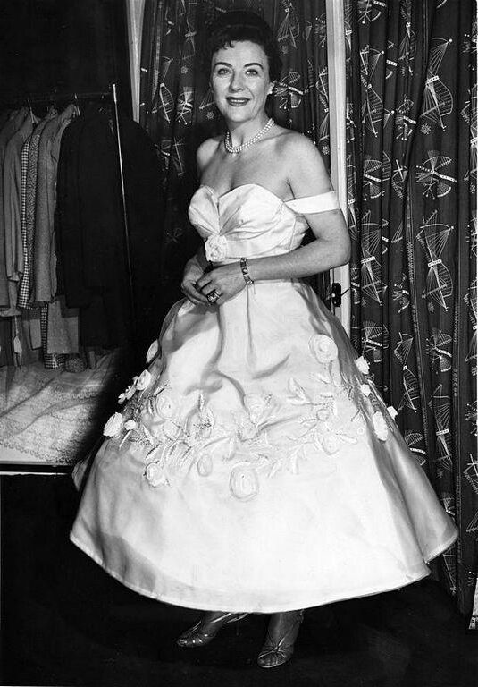 NOELE GORDON