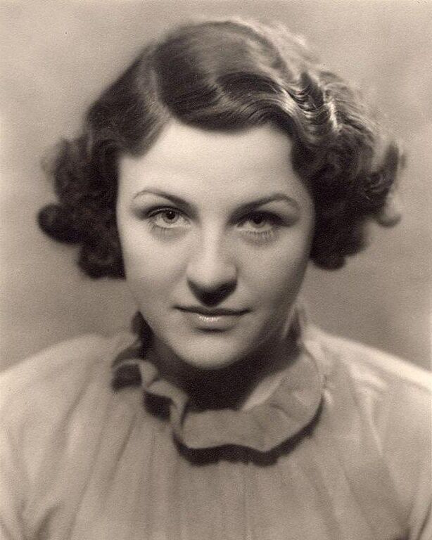 NOELE GORDON