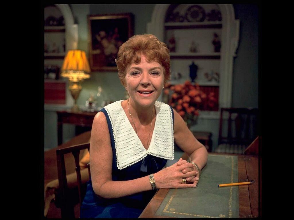 NOELE GORDON