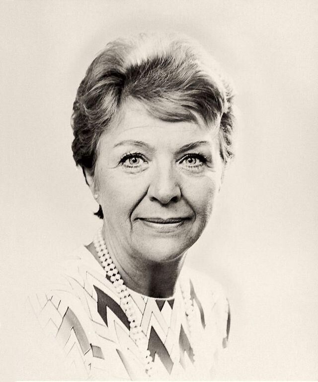 NOELE GORDON