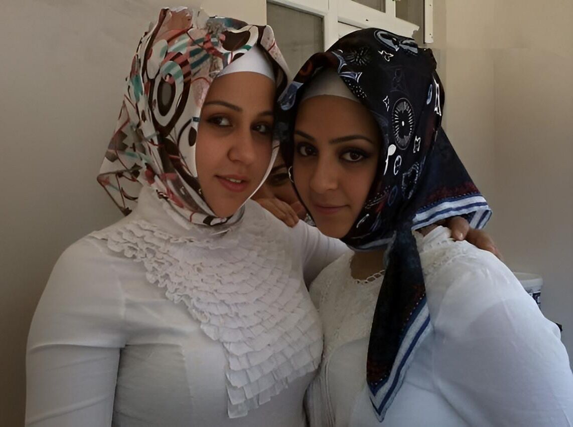 VINTAGE TURKISH HIJAB SEXSI PHOTO 