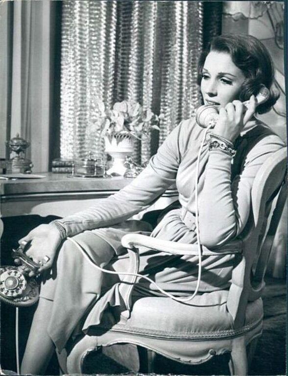 JULIE ANDREWS