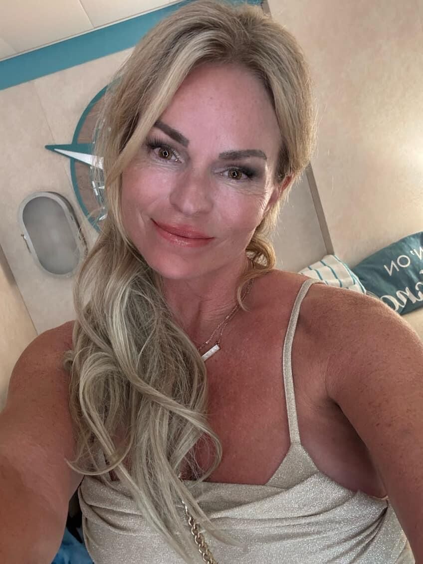 Glenna Lee Hudson (Adriamonroe)