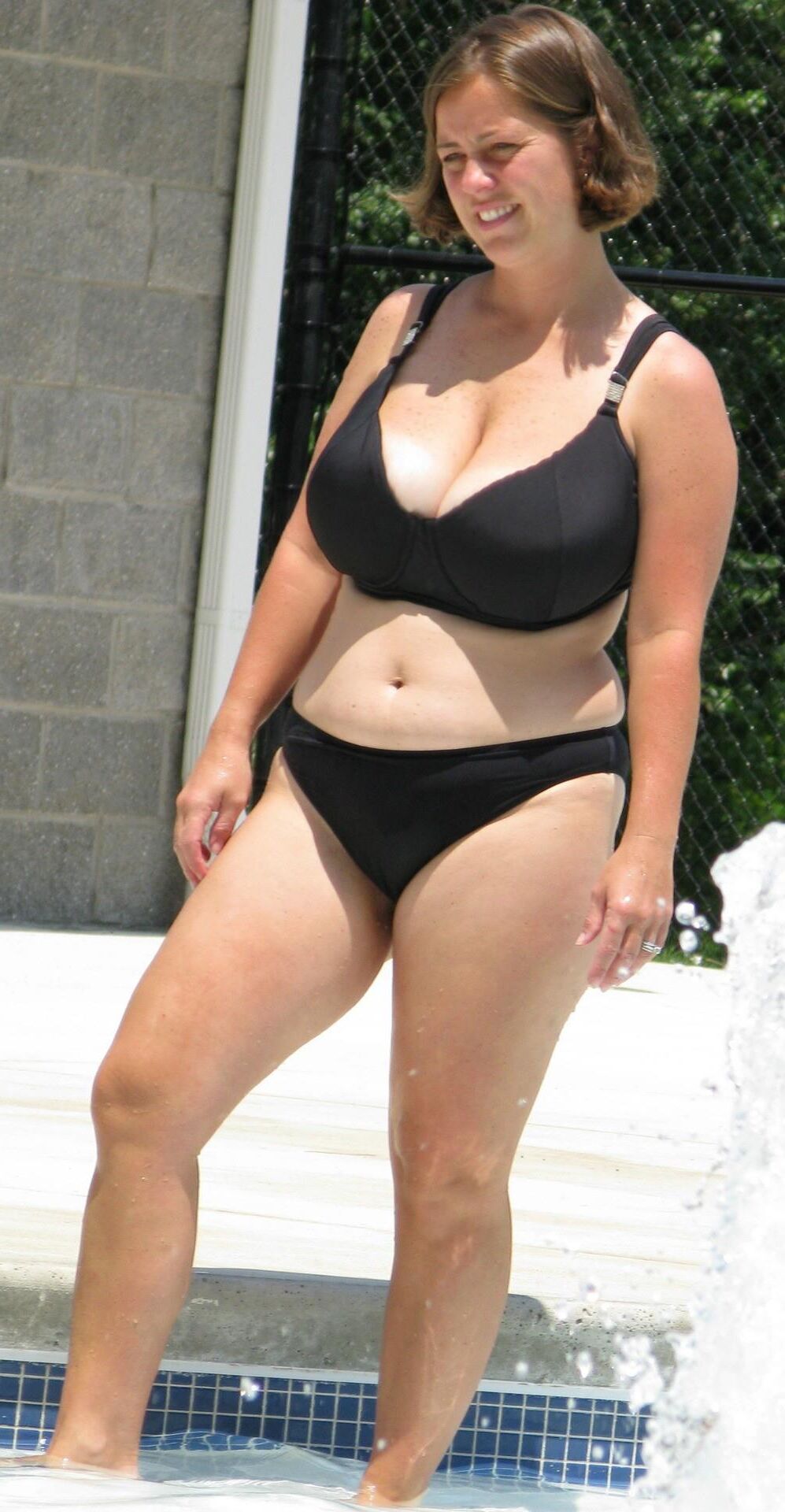 Bikinis und Badeanzüge: Welche mögen Sie? 