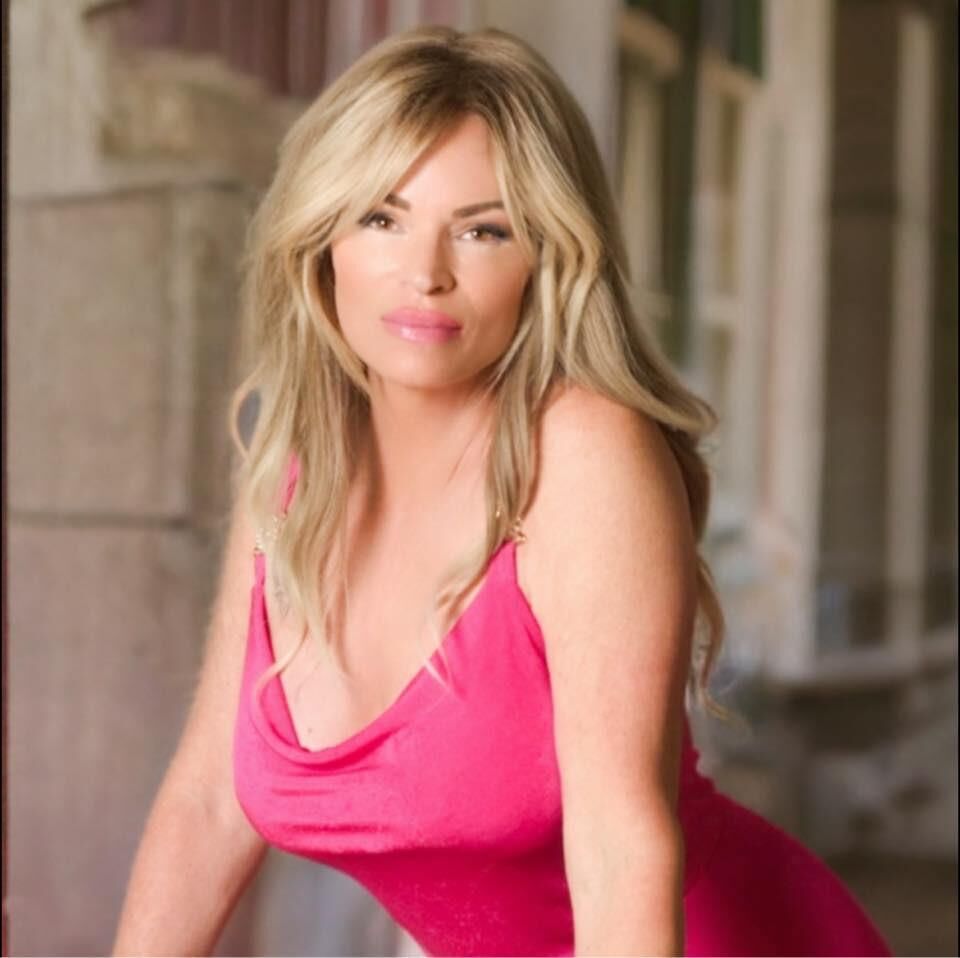 Glenna Lee Hudson (Adriamonroe)