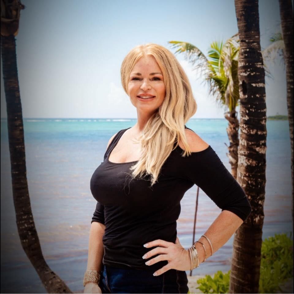 Glenna Lee Hudson (Adriamonroe)