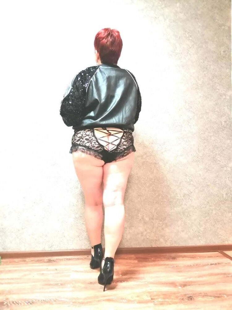Ruiva madura chamada Lubov Living em Israel