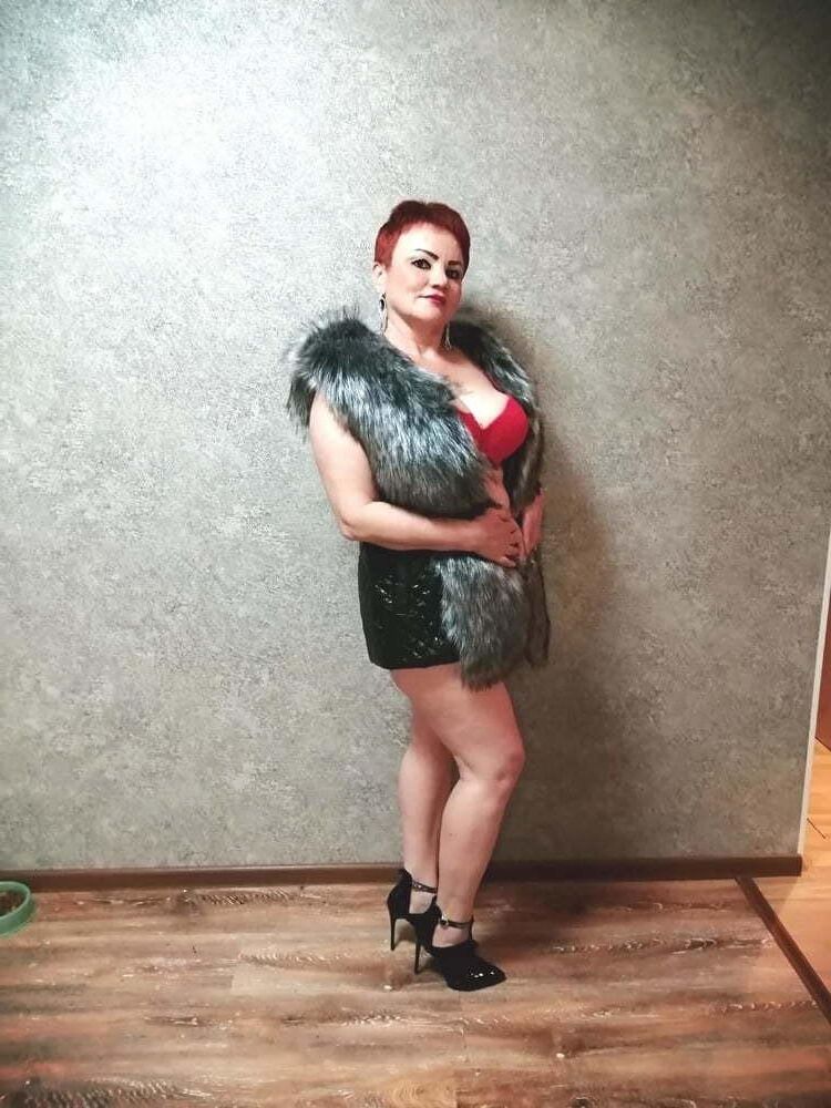 Ruiva madura chamada Lubov Living em Israel