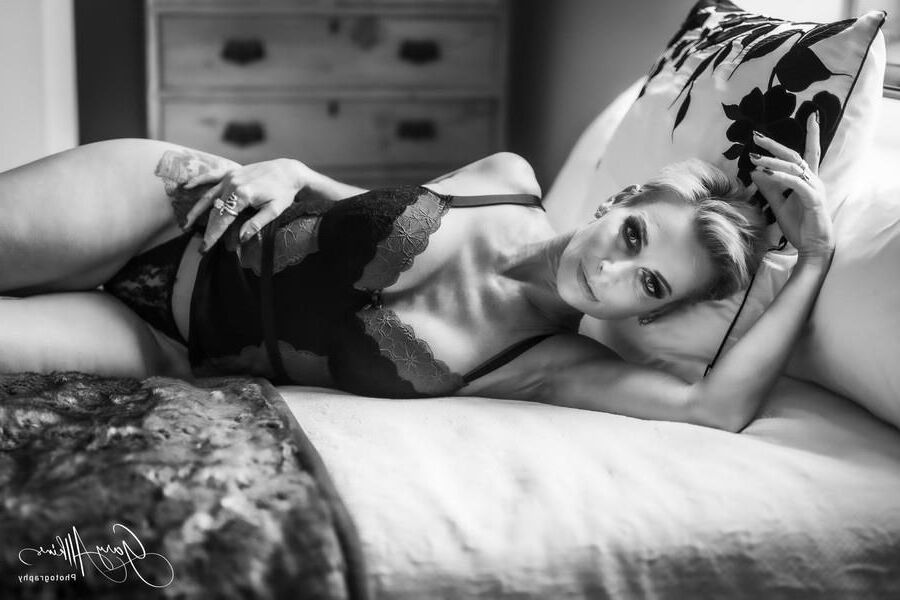 Caroline Thacker (Roo)