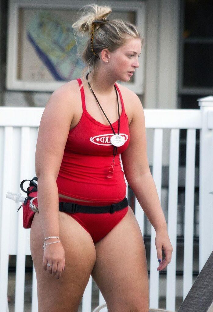 Bikinis und Badeanzüge: Welche mögen Sie? 
