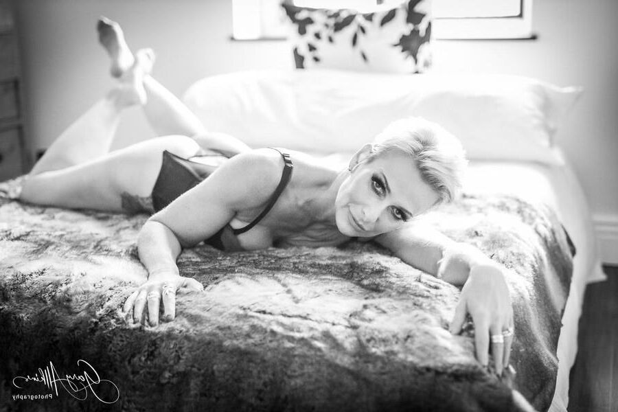 Caroline Thacker (Roo)