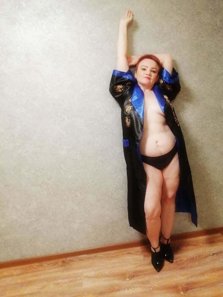 Ruiva madura chamada Lubov Living em Israel