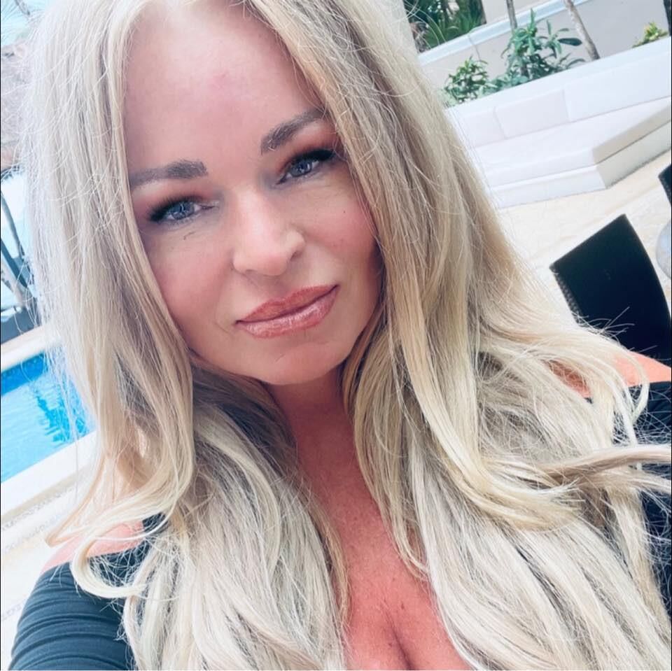 Glenna Lee Hudson (Adriamonroe)