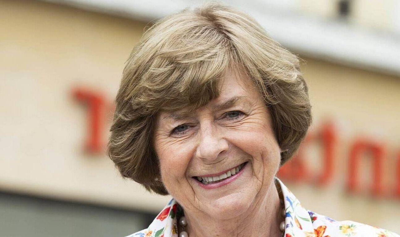 Pam Ayres