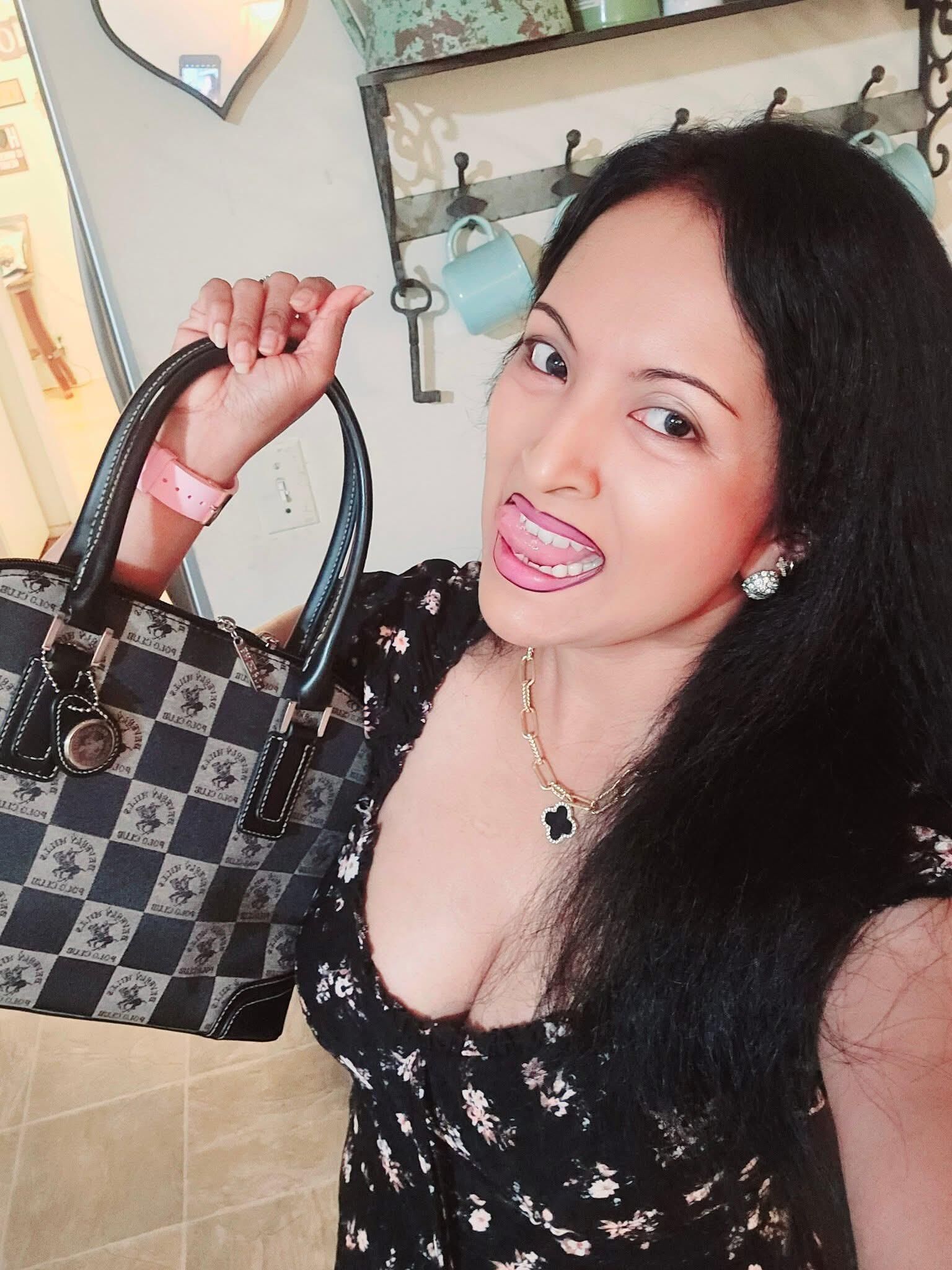 Sonali Rathnayaka Hot