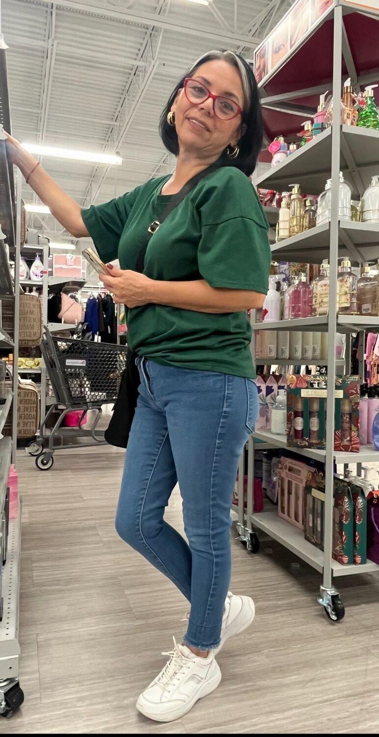 Sexy Latina Wife milf yo