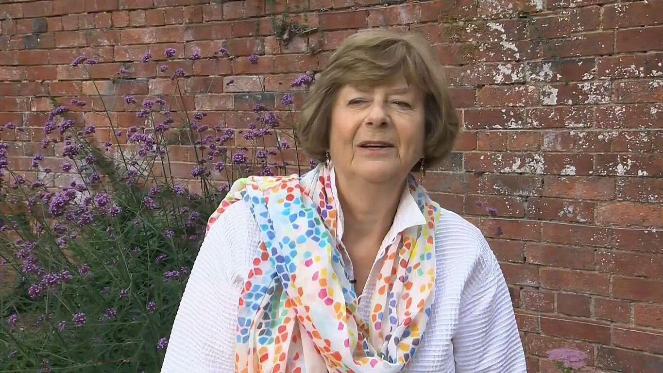 Pam Ayres