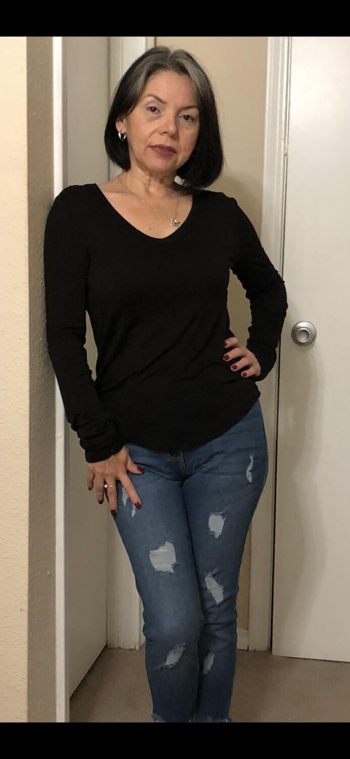 Sexy Latina Wife milf yo