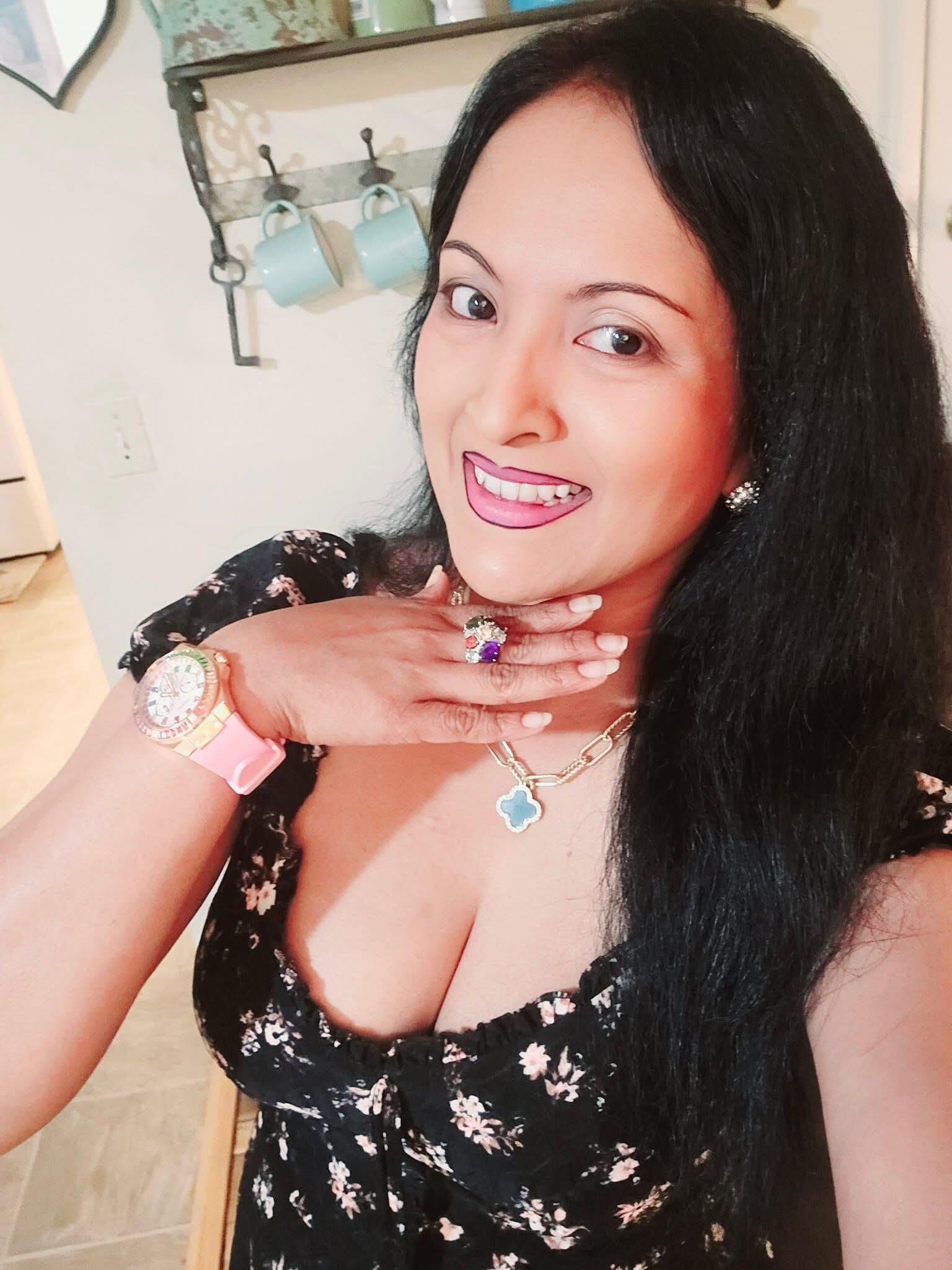 Sonali Rathnayaka Hot
