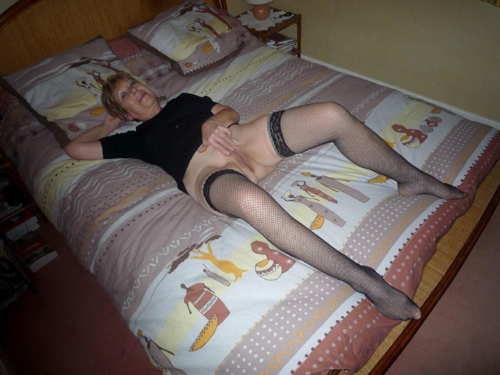 Зрелая киска желает и ждет