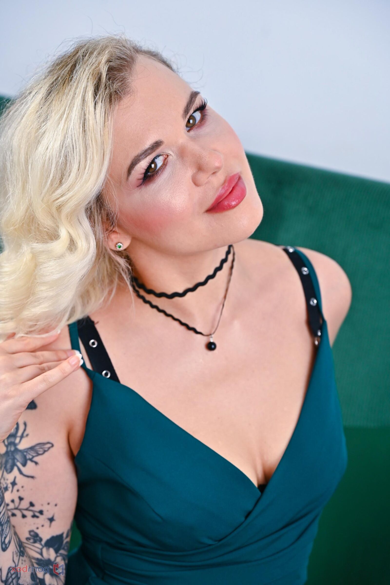 Marlene Moore Yo Blonde Milf получает мощный анальный стук